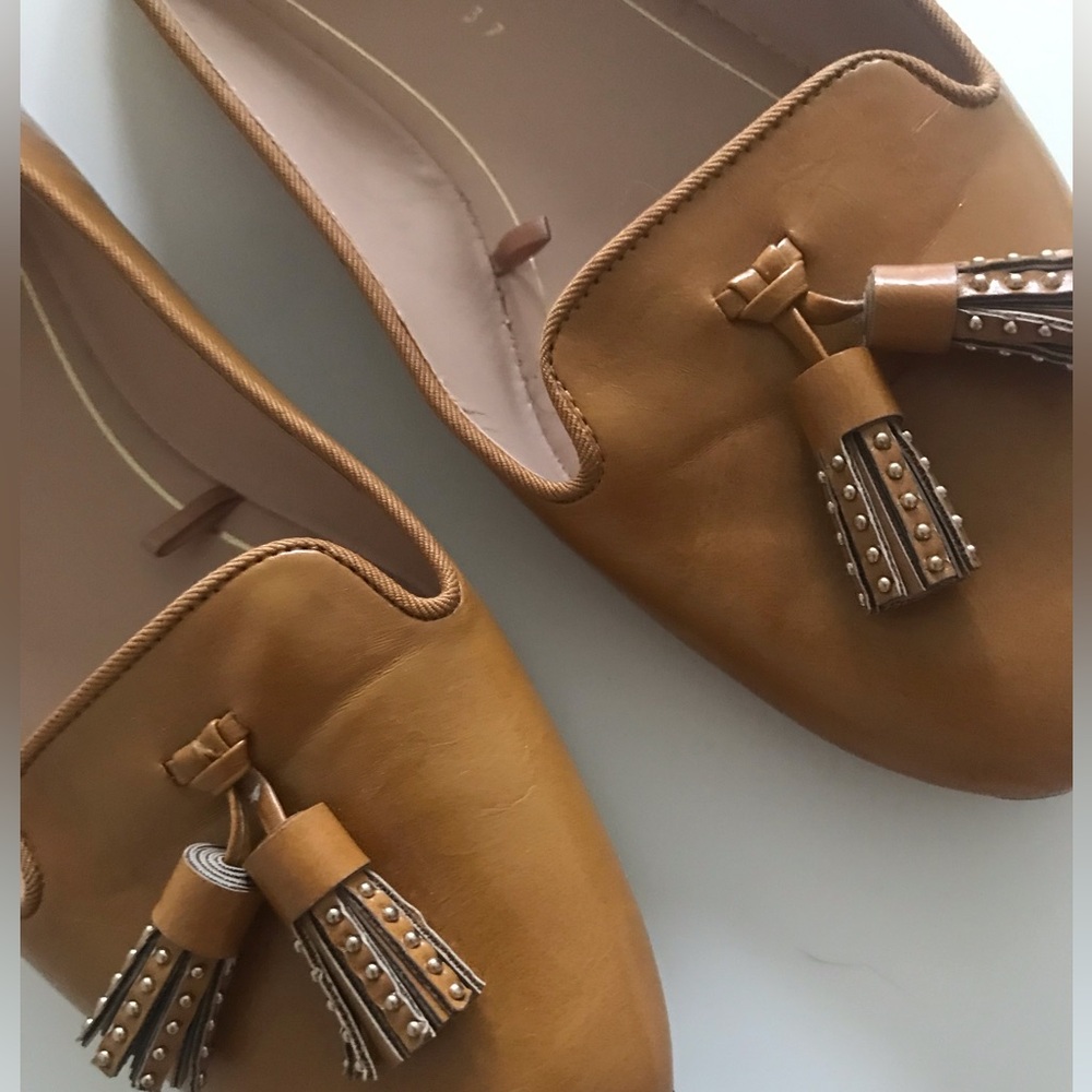 Tan ladies faux leather loafers with tassel